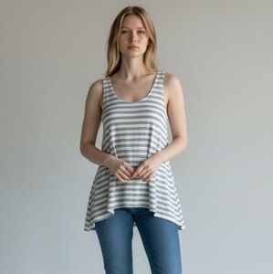 Forever 21 Knitted Gray / White Tank Top Size S